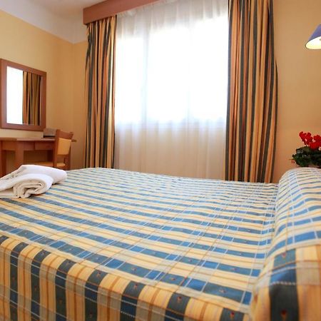 Residence L'Oliveraie Мантон Екстер'єр фото
